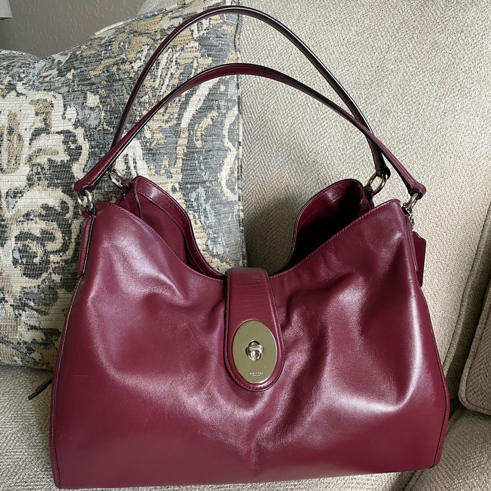COACH CARLYLE SHOULDER BAG IN SMOOTH LEATHER